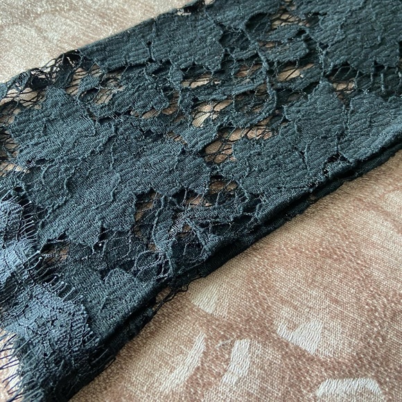 BACKLESS LACE DRESS - Picture 13 of 14